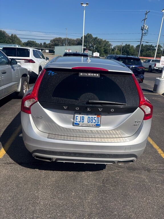 2018 VOLVO V60