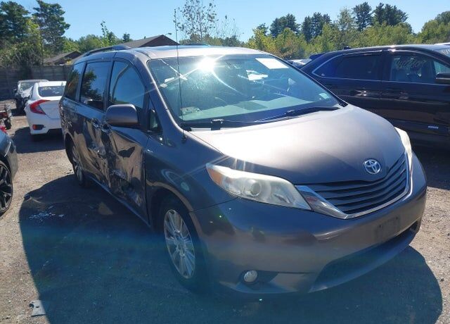 2014 TOYOTA Sienna