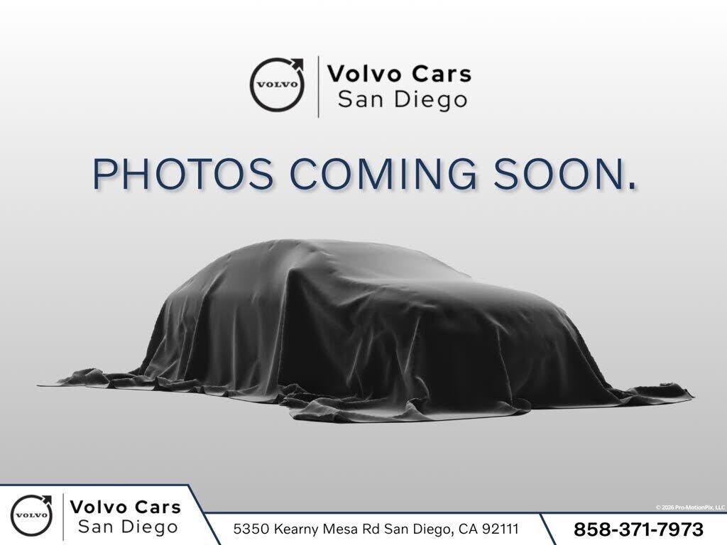 2026 VOLVO XC40