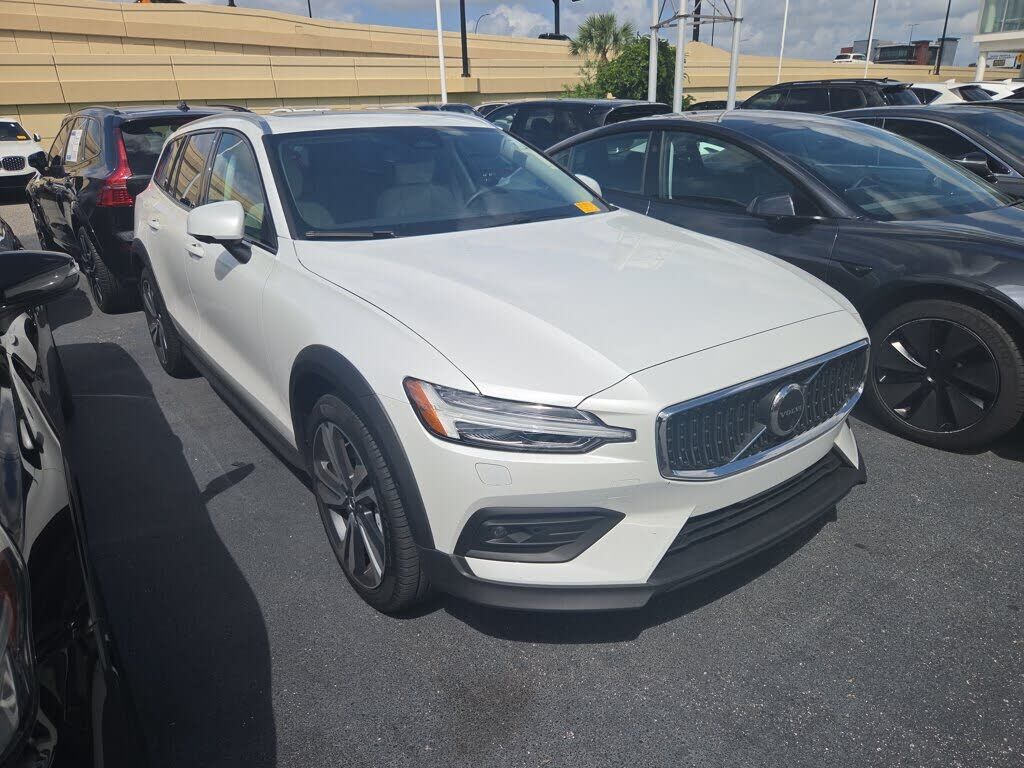 2026 VOLVO V60CC