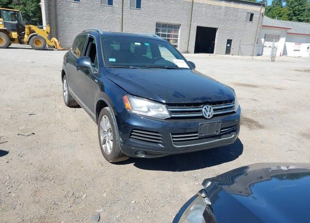 2014 VOLKSWAGEN Touareg