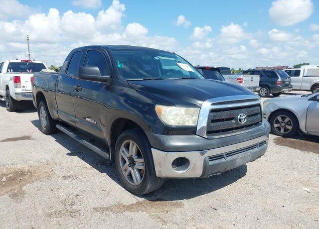 2013 TOYOTA Tundra