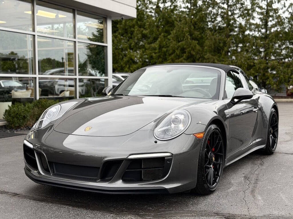 2017 PORSCHE 911