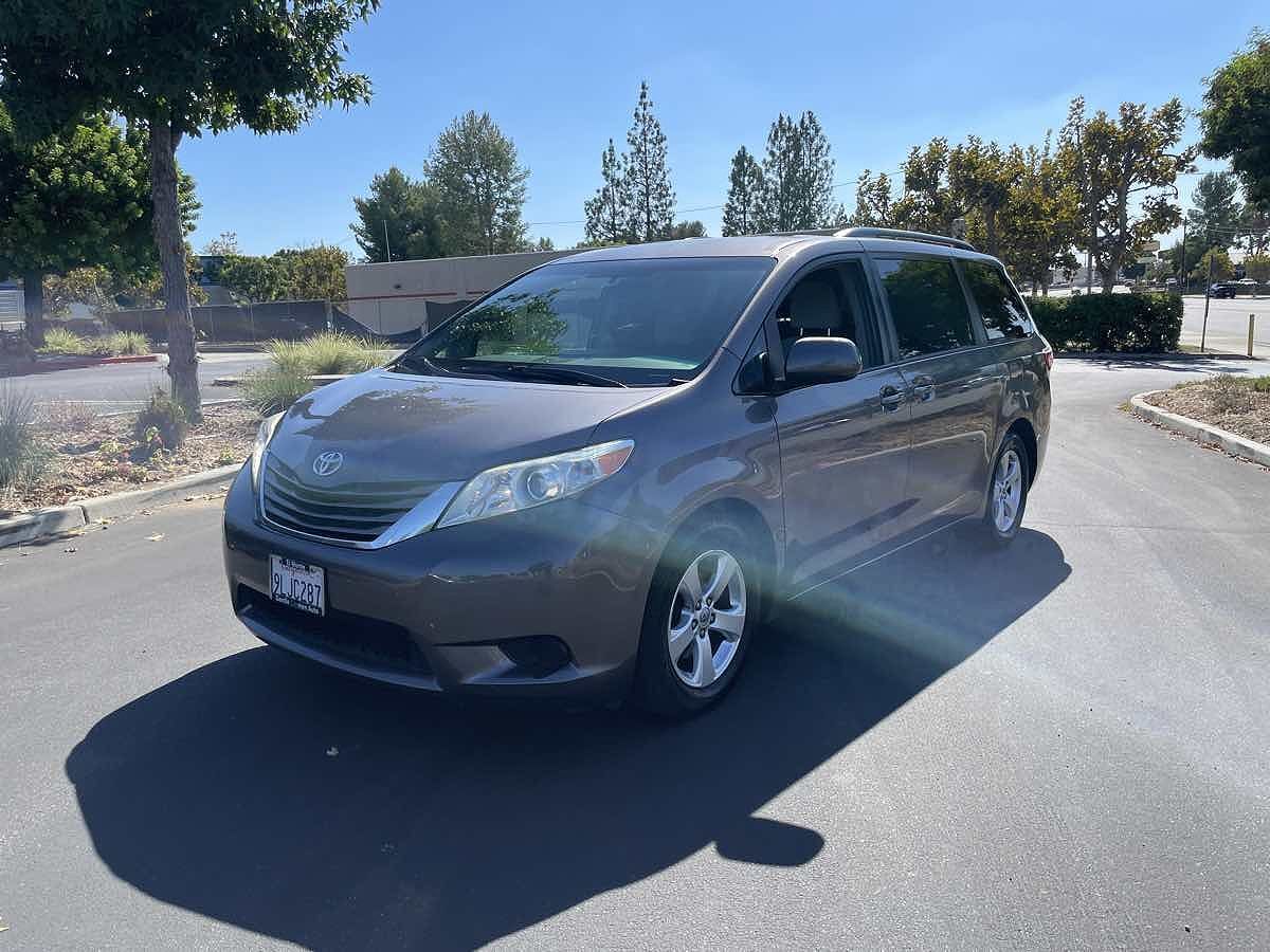 2016 TOYOTA Sienna