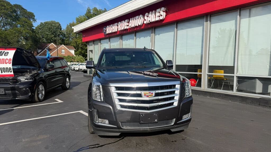 2017 CADILLAC Escalade ESV