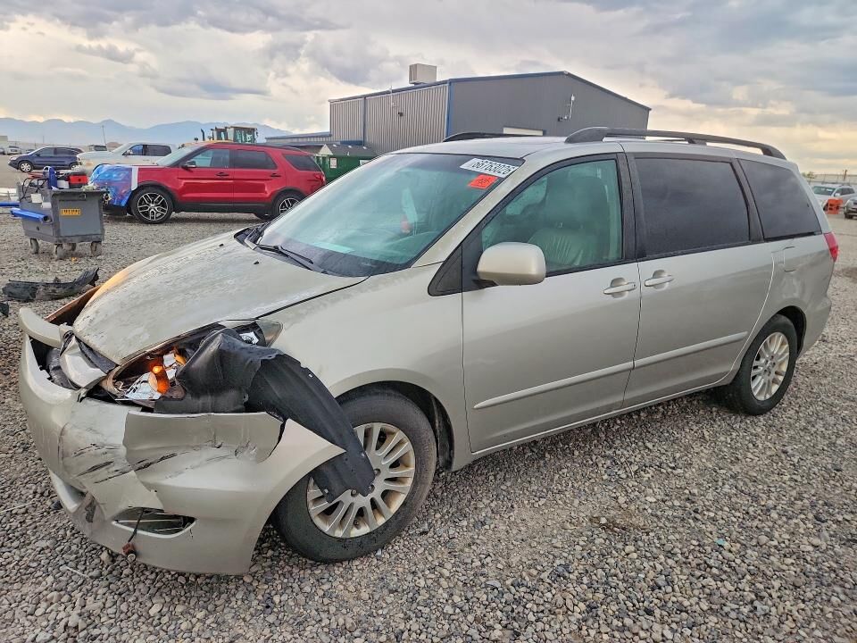 2010 TOYOTA Sienna