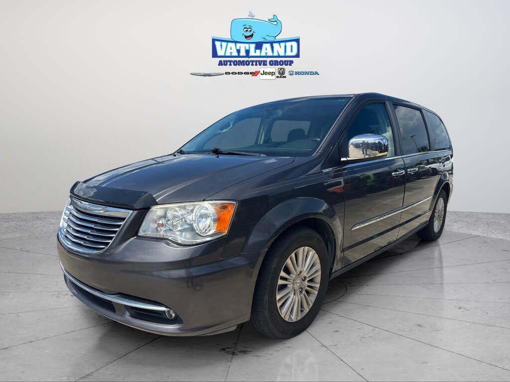 2016 CHRYSLER Town and Country