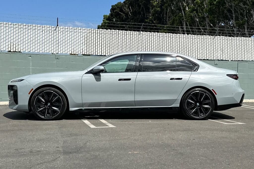 2025 BMW i7