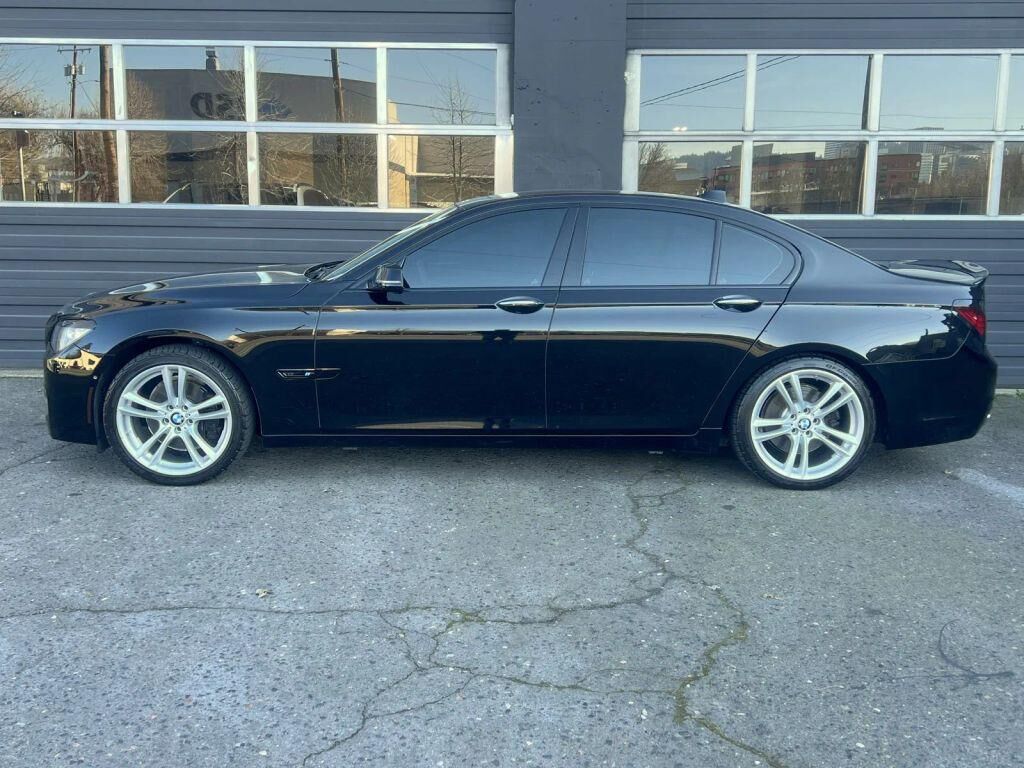 2015 BMW 740i