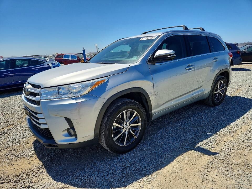 2017 TOYOTA Highlander