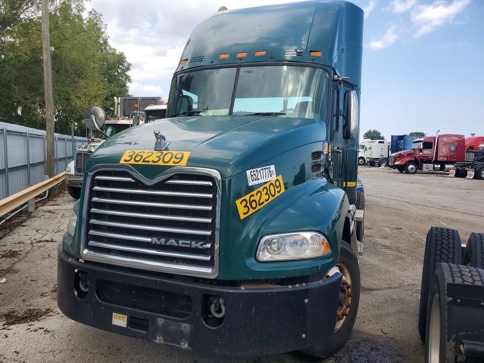 2017 MACK CXU