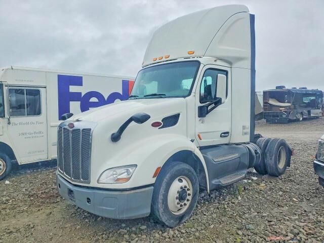 2017 PETERBILT 579