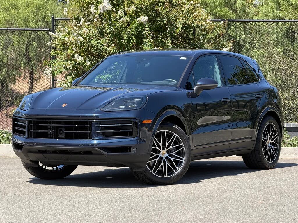2024 PORSCHE Cayenne