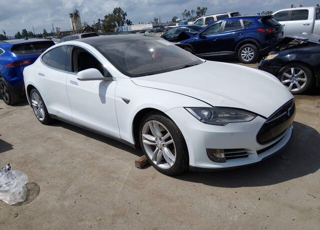 2015 TESLA Model S