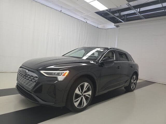 2024 AUDI Q8