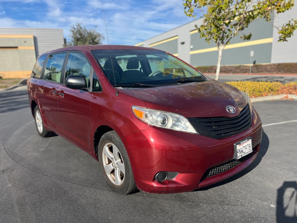 2011 TOYOTA Sienna