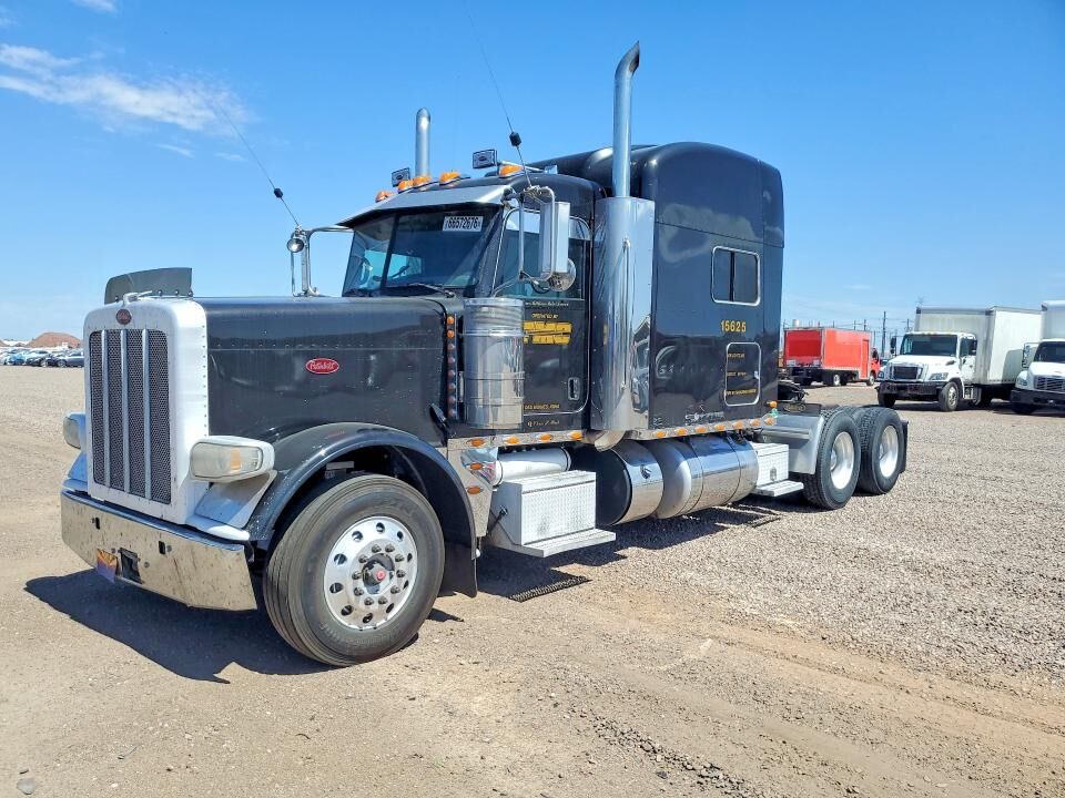 2013 PETERBILT 388