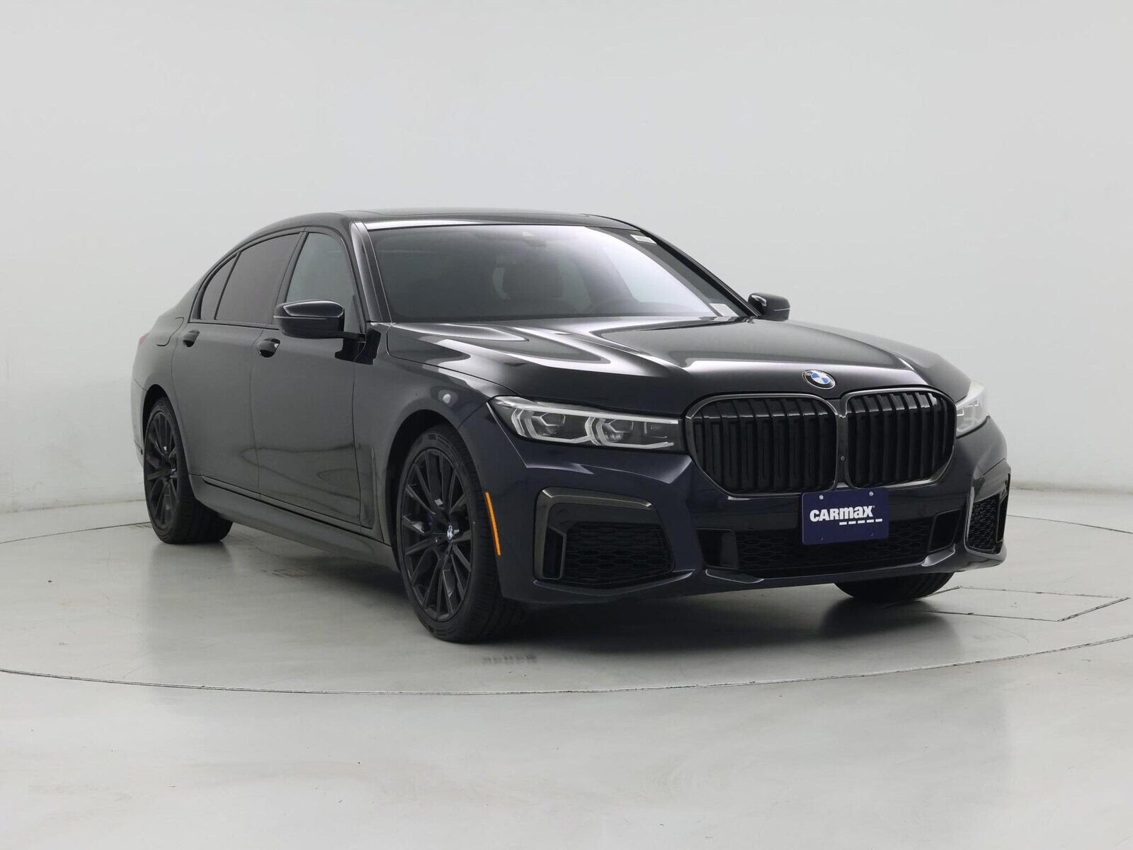2022 BMW 740i