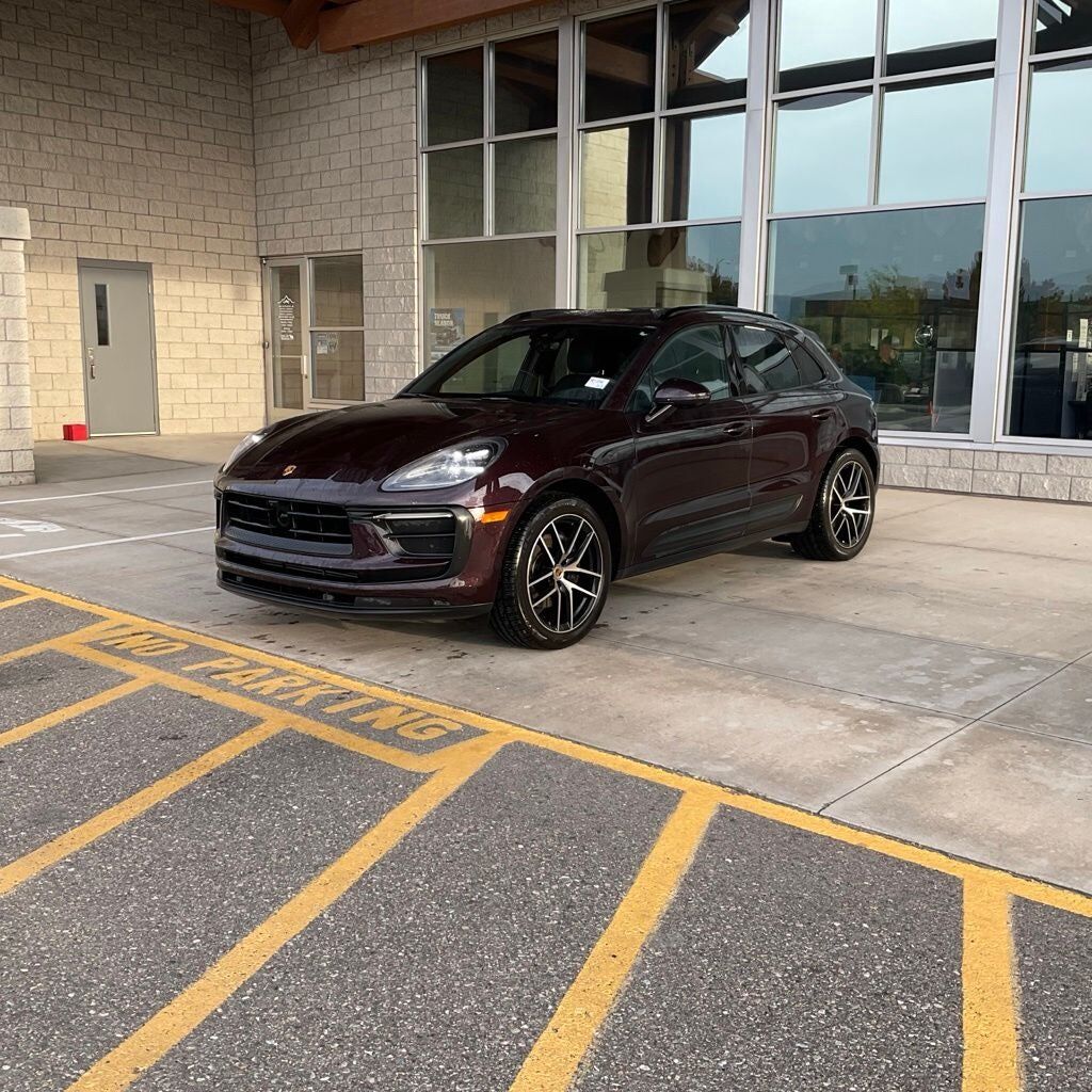 2024 PORSCHE Macan