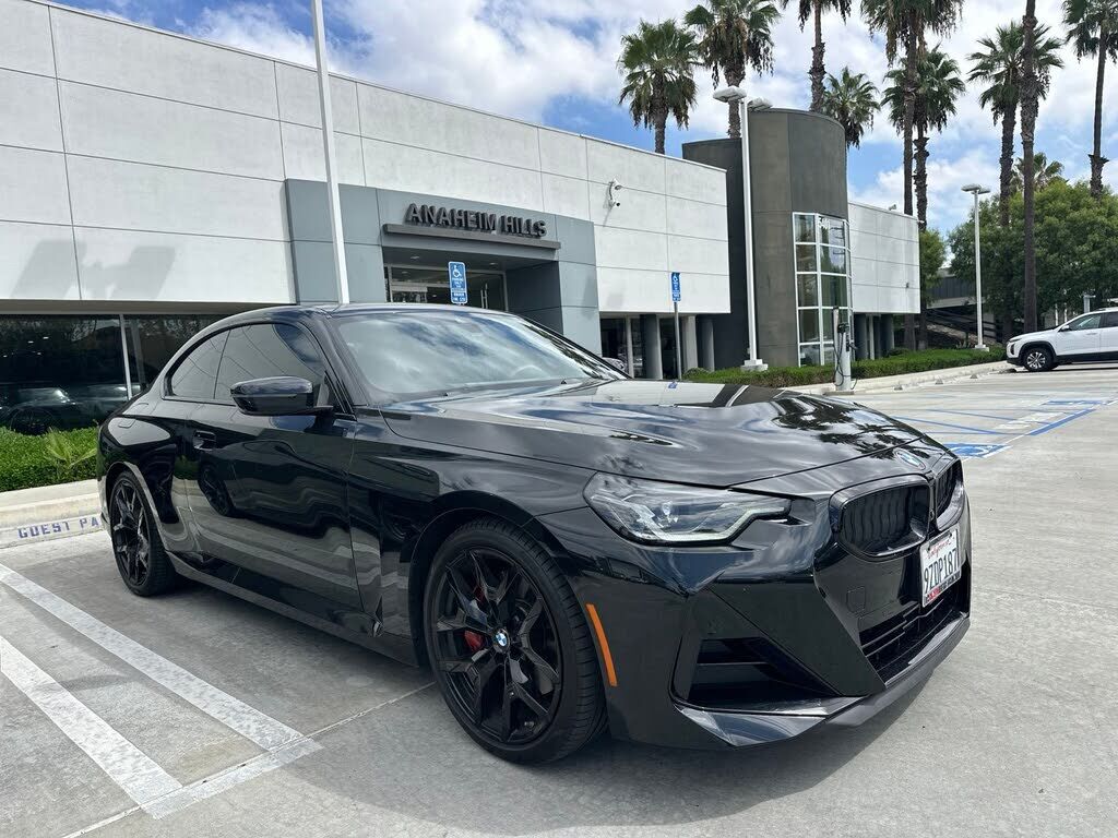 2025 BMW 230i