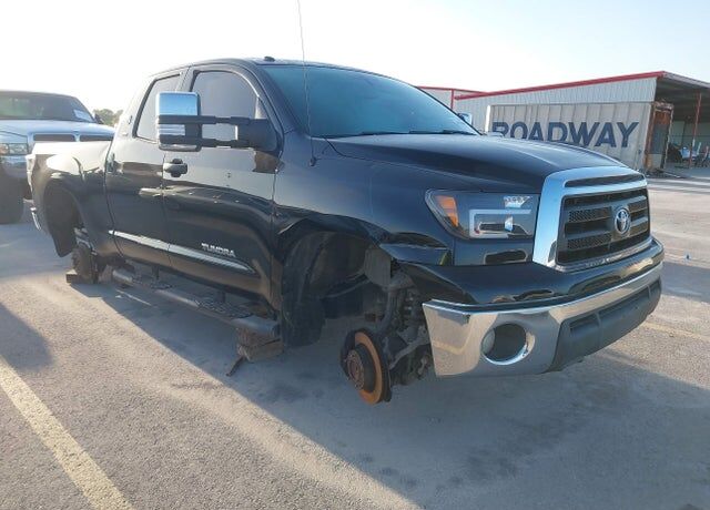 2013 TOYOTA Tundra