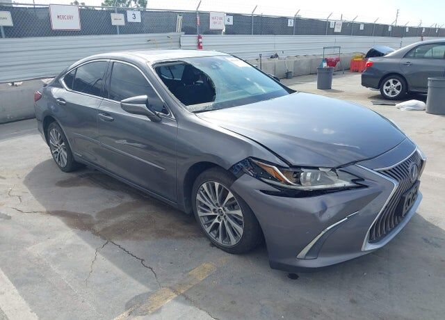 2020 LEXUS ES