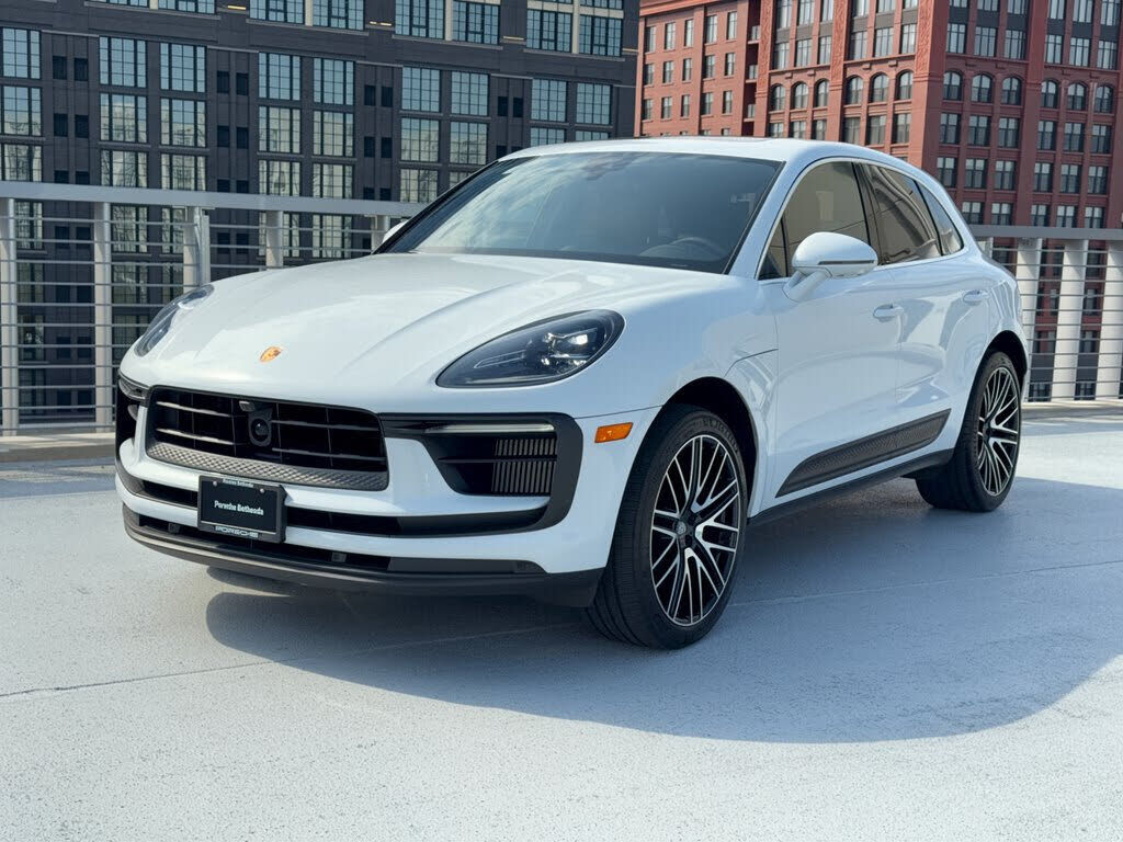 2024 PORSCHE Macan