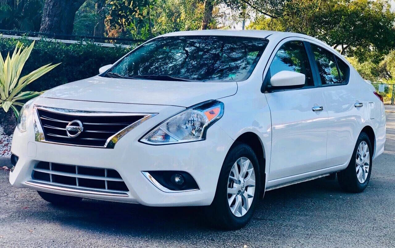 2017 NISSAN Versa