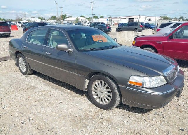 2004 LINCOLN Town Car