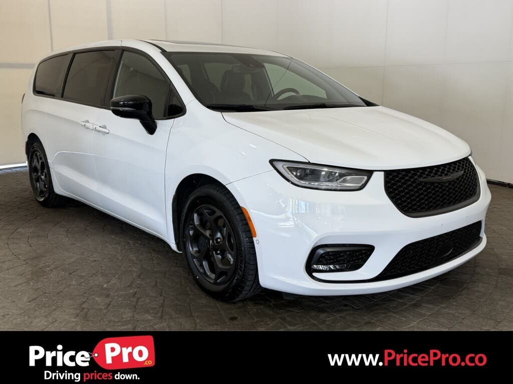 2023 CHRYSLER Pacifica
