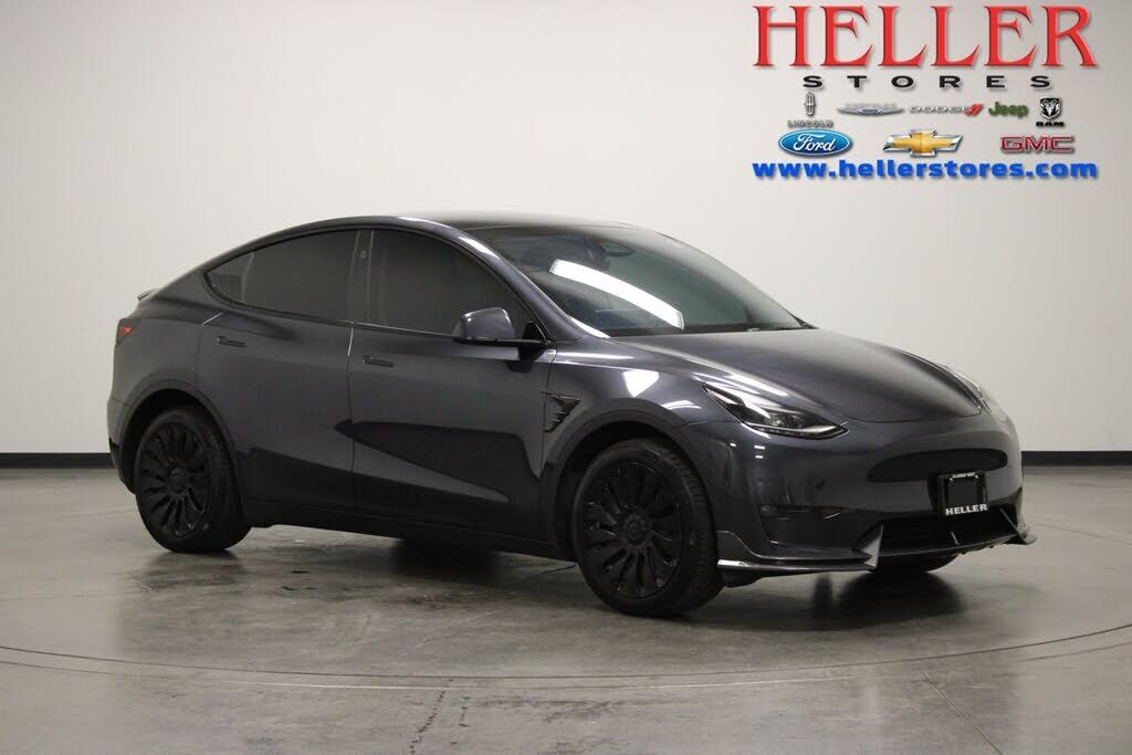 2024 TESLA Model Y