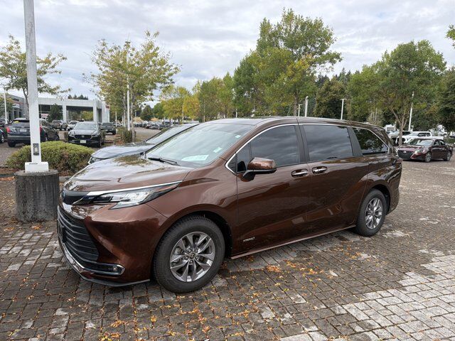 2021 TOYOTA Sienna