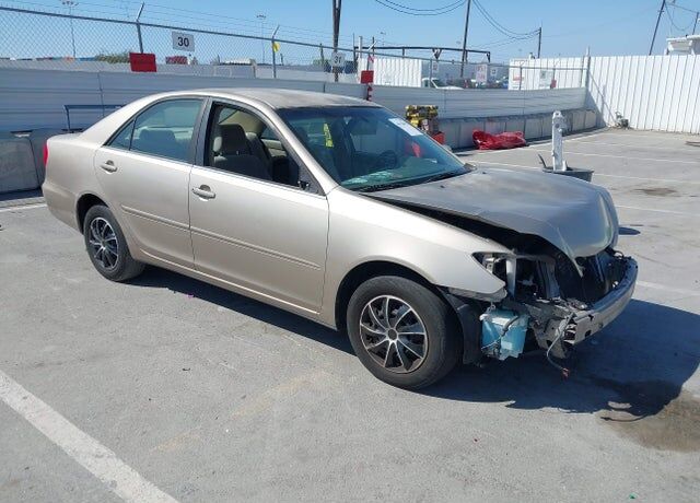 2004 TOYOTA Camry