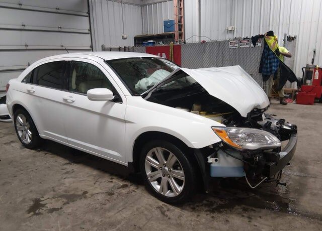 2011 CHRYSLER 200