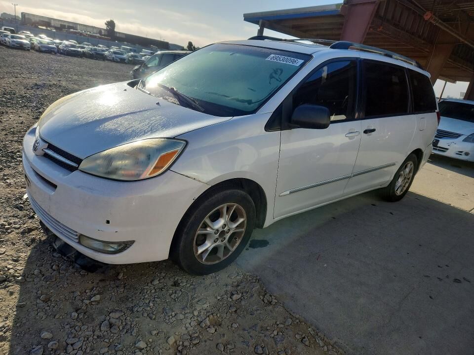 2004 TOYOTA Sienna