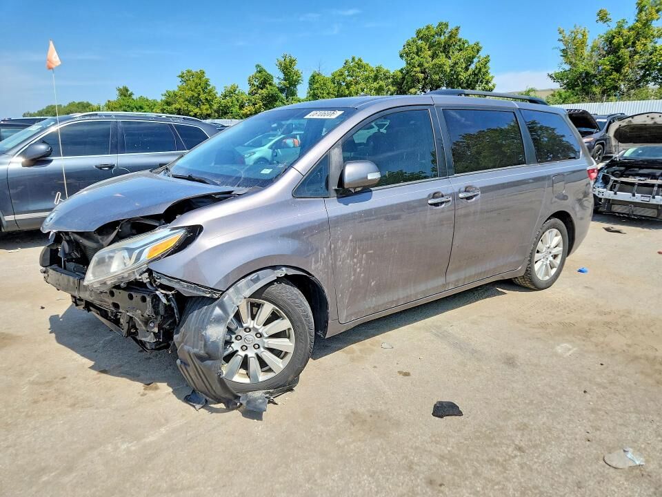 2017 TOYOTA Sienna