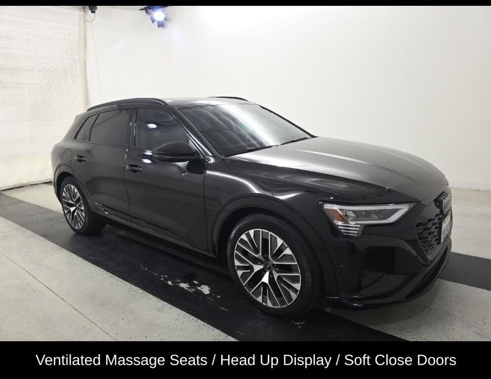 2024 AUDI Q8