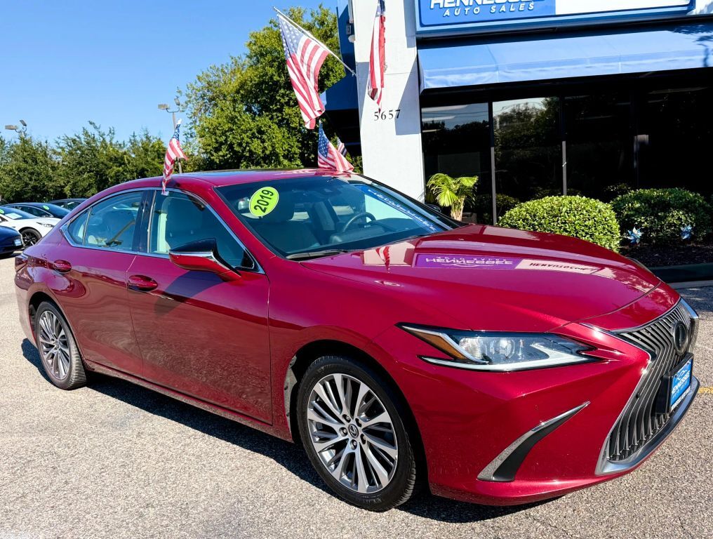 2019 LEXUS ES