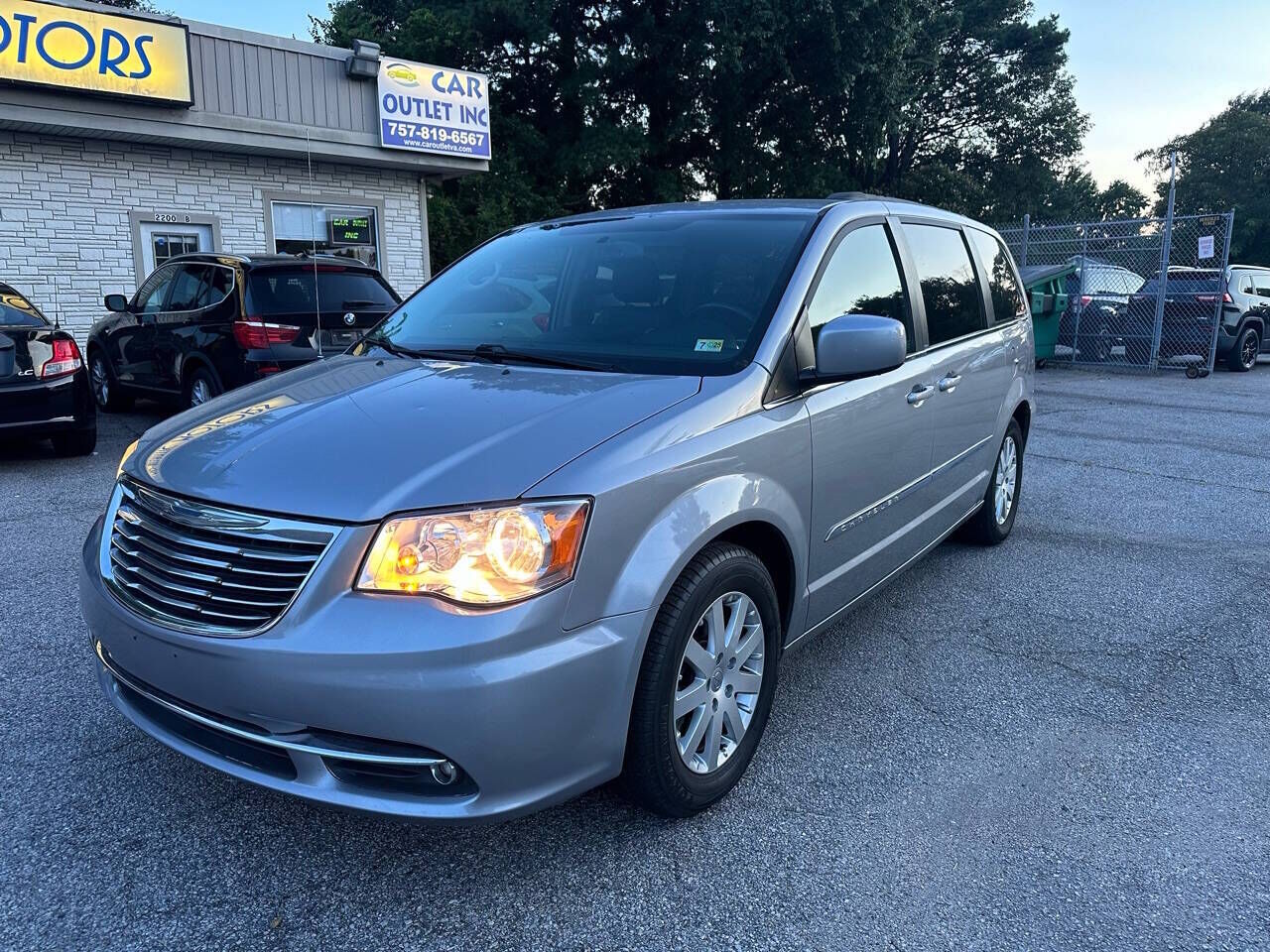 2014 CHRYSLER Town and Country