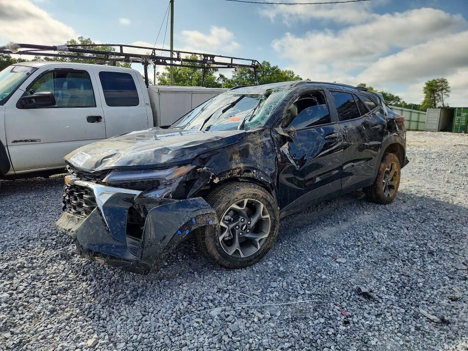 2025 CHEVROLET Trax