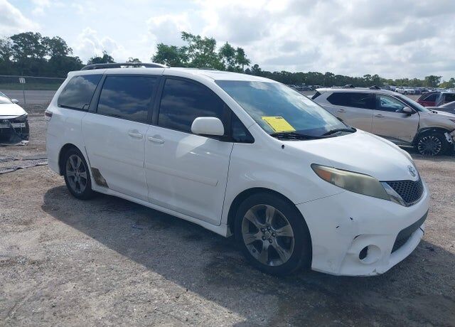 2012 TOYOTA Sienna