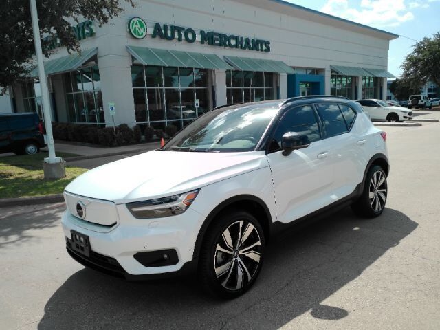 2022 VOLVO XC40