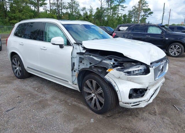 2022 VOLVO XC90