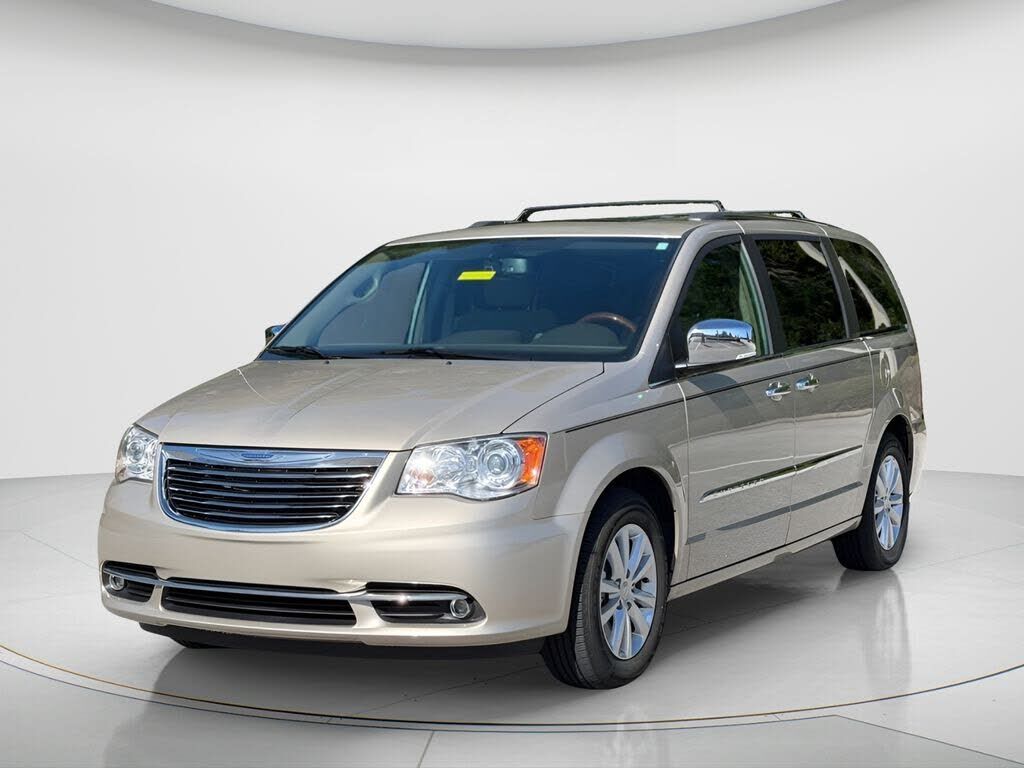 2016 CHRYSLER Town and Country