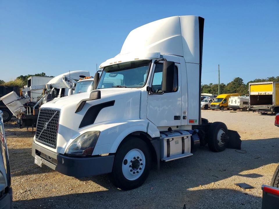 2017 VOLVO TRUCK VNL