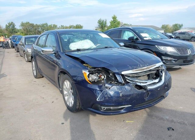 2013 CHRYSLER 200
