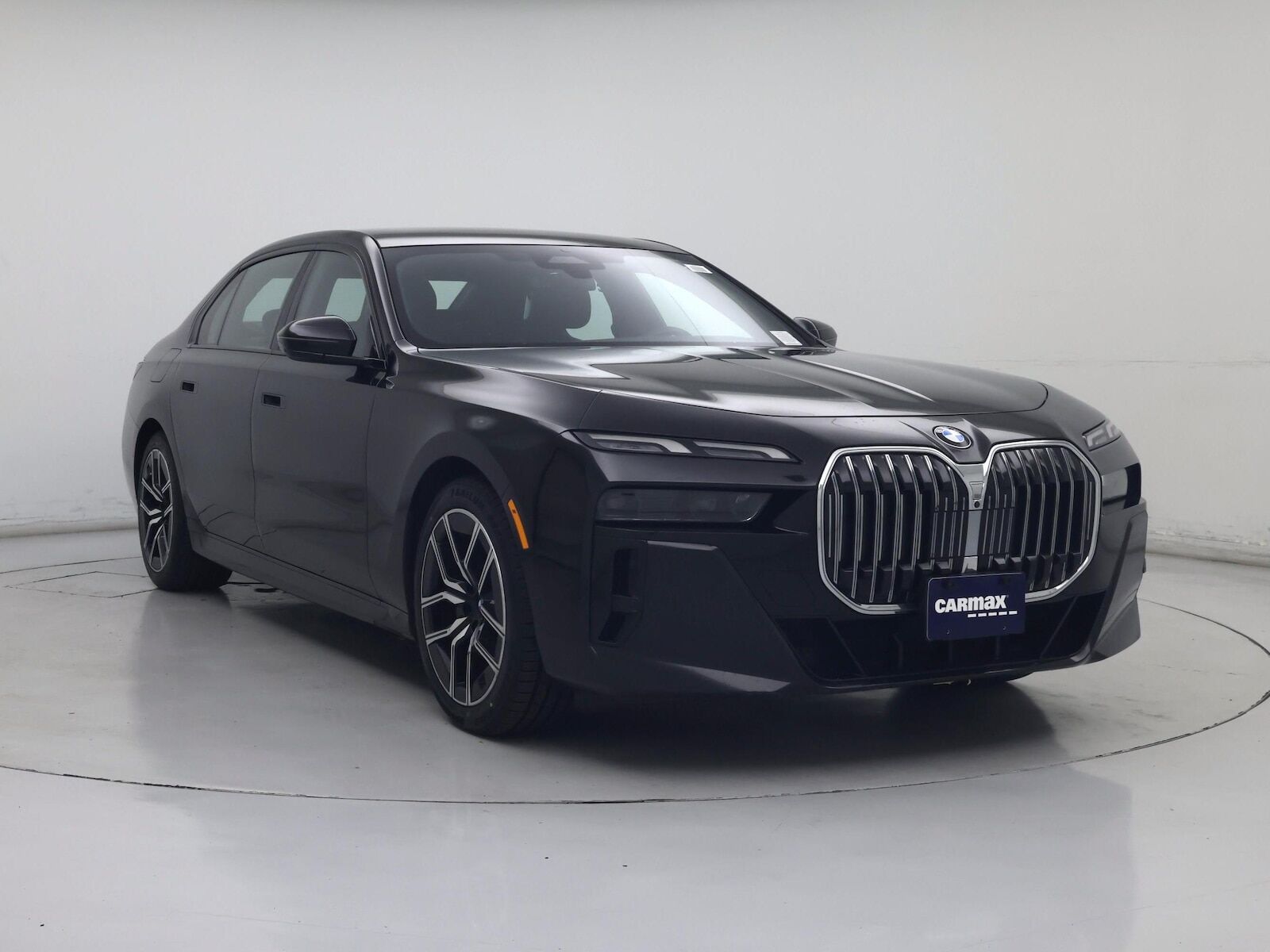 2025 BMW 740i