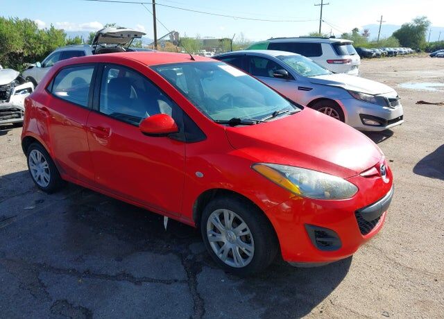 2013 MAZDA Mazda2