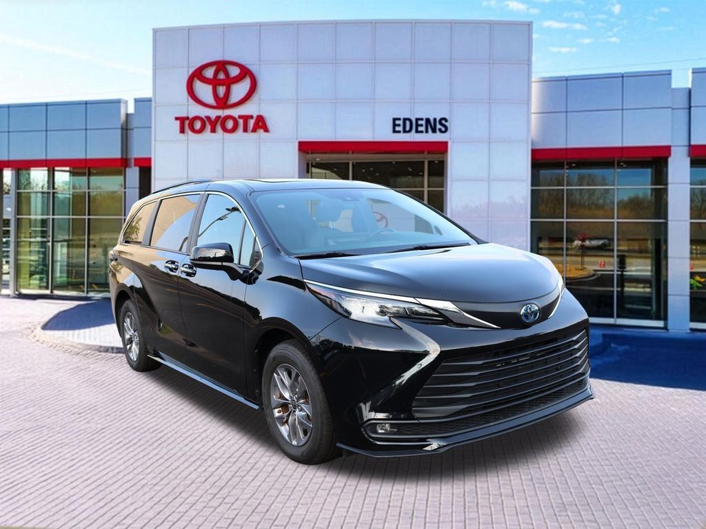 2025 TOYOTA Sienna