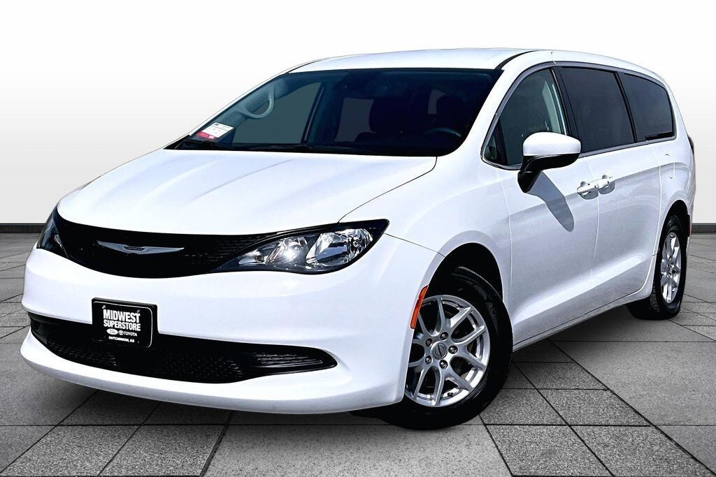 2023 CHRYSLER Voyager